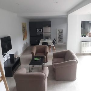 Casa Alem, Amplia Y Confortable.